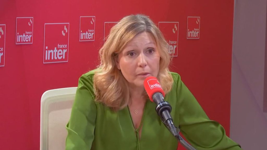 Gouvernement Barnier censuré : regrettant un "échec collectif", la présidente de l'Assemblée nationale demande à Emmanuel Macron de "rassurer les Français"