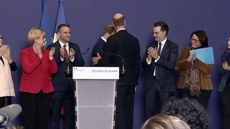 Gouvernement Bayrou : 19 ministres reconduits, rescapés et revenants en vedette Gouvernement Bayrou : des rescapés et des revenants, 19 ministres reconduits