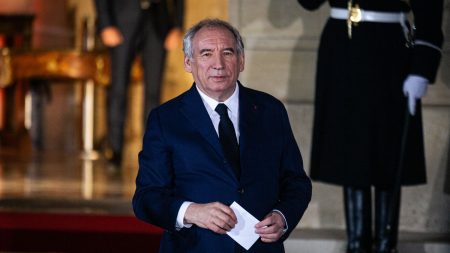 Elisabeth Borne, Manuel Valls, Gérald Darmanin, Bruno Retailleau... Découvrez la liste complète des 35 ministres et ministres délégués du gouvernement Bayrou