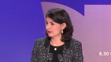 Gouvernement Bayrou : « Un gouvernement de revenants », réagit Aurélie Trouvé (LFI) Gouvernement Bayrou : "Je ne m'attendais pas à ce point à un gouvernement de revenants", réagit la députée LFI Aurélie Trouvé