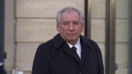 Nouveau gouvernement : François Bayrou va-t-il constituer une équipe resserrée ?