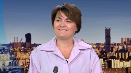 Gouvernement : « Les choses avancent », selon Elizabeth Pineau de Reuters à l’Élysée et Matignon Nouveau gouvernement : "Les choses avancent", assure Elizabeth Pineau, correspondante à l'Élysée et Matignon pour Reuters