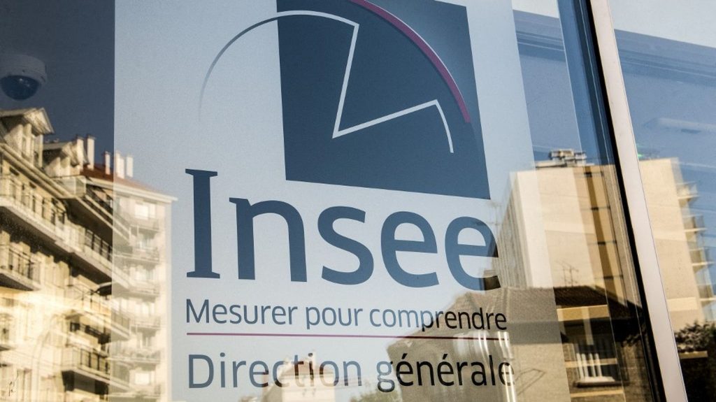 François Bayrou doit faire face à une situation économique de plus en plus dégradée et une croissance en berne, alerte l'Insee