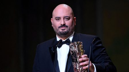 :
    le dernier publié



  

    
      
    
      

  

  
    
    Jérôme Commandeur sur son rôle de réalisateur : "J'adore ces personnages qui vivent dans la projection de la vie de l'autre"

          L’humoriste, comédien, réalisateur et producteur Jérôme Commandeur est l’invité exceptionnel du Monde d'Élodie Suigo du 23 au 27 décembre 2024. Depuis le 18 décembre, sa série en huit épisodes "Le monde magique de Jérôme Commandeur" est diffusée sur Canal+.
    
    
          Diffusé le 26/12
                      
        6min