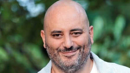 :
    le dernier publié



  

    
      
    
      

  

  
    
    Jérôme Commandeur présente son "Monde magique" : "J'ai un rapport très fusionnel avec ce métier, je l'aime d'amour."

          L’humoriste, comédien, réalisateur et producteur Jérôme Commandeur est l’invité exceptionnel du Monde d'Élodie Suigo du 23 au 27 décembre 2024. Depuis le 18 décembre, sa série en huit épisodes "Le monde magique de Jérôme Commandeur" est diffusée sur Canal+.
    
    
          Diffusé le 27/12
                      
        5min