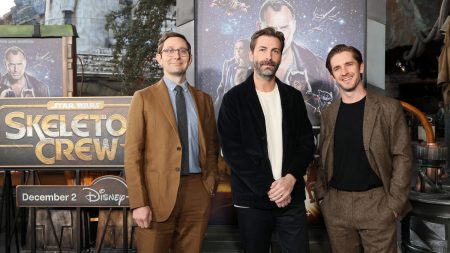 :
    le dernier publié



  

    
      
    
      

  

  
    
    John Watts, coauteur de "Skeleton Crew" : "j'espère que les gens se rappelleront la première fois qu'ils ont vu 'Star Wars'"

          L’univers "Star Wars" s’élargit encore un peu plus avec "Skeleton Crew", une nouvelle série avec l'acteur Jude Law en tête d'affiche. Cette version pour enfants se déroule après "Le Retour du Jedi".
    
    
          Diffusé le 24/12
                      
        2min