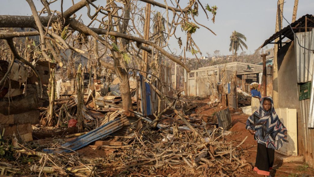 Journée de deuil en France pour Mayotte détruite par le cyclone
