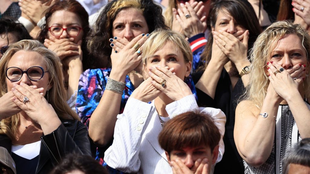 Judith Godrèche, fer de lance du mouvement Me Too dans le cinéma français, déplore le "silence" des "personnes de pouvoir" dans ce milieu