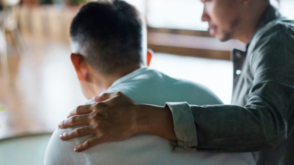 Le "kama muta", cette chaleur au cœur qui nous pousse à prendre soin des autres

          Des scientifiques, psychologues et anthropologues, ont travaillé pendant 10 ans sur cette émotion difficile à décrire, mais qui nous relie les uns aux autres.