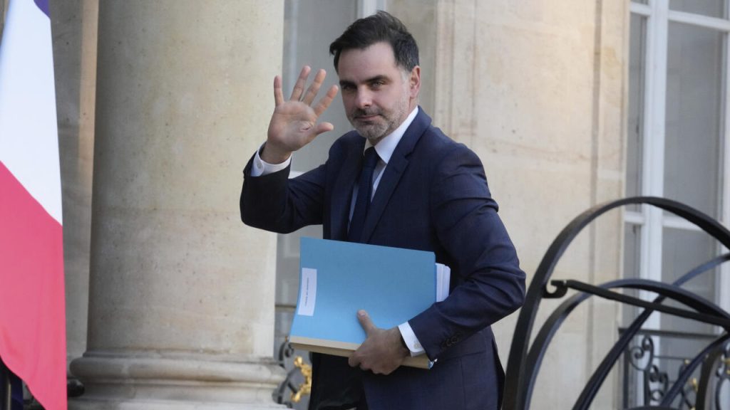 La France dévoile une loi de finances d’urgence pour empêcher la fermeture de l’État