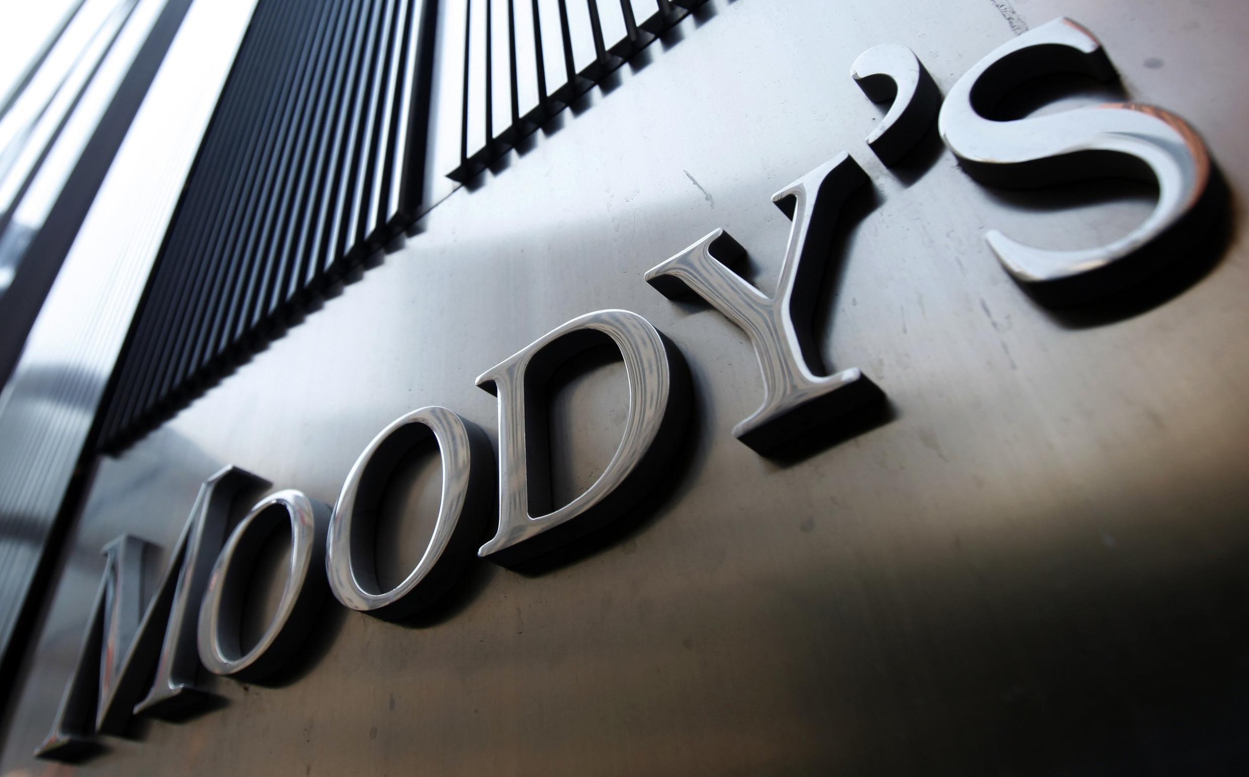 La société d'évaluation financière Moody's a abaissé la note de la France de AAA à AA1.

