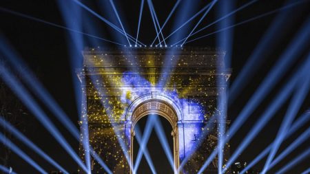 La France renforce la sécurité du réveillon du Nouvel An avec Paris et Strasbourg en état d'alerte