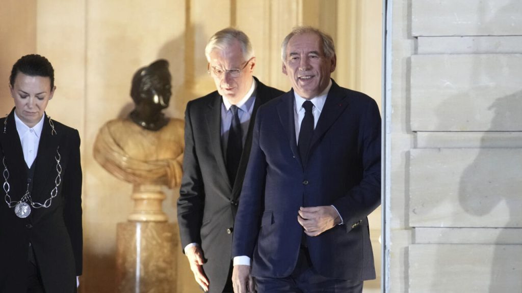 Le Premier ministre français Bayrou défend les choix pour sortir le pays d'une "situation difficile"