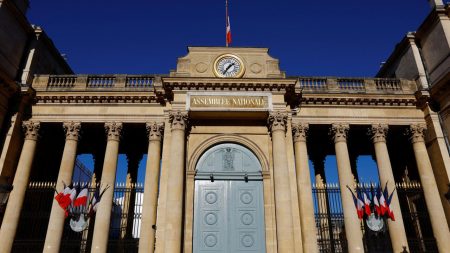 Le Premier ministre français Bayrou promet un nouveau gouvernement d'ici Noël dans un contexte de crise budgétaire