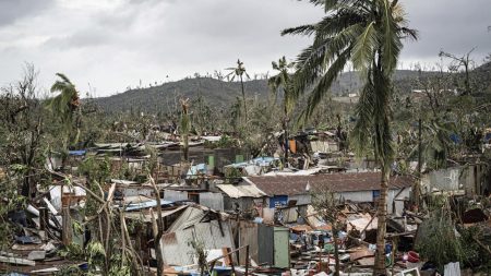Le cyclone de Mayotte met à nu la fragilité du territoire « oublié » de la France