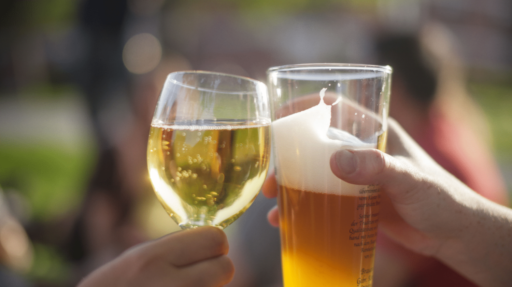 :
    Enquête



  

    
      
    
      

  

  
                    



  


      :
    Enquête



  

    
      
    
    
    Empêcher les taxes et orienter la prévention : les méthodes du lobby de l’alcool pour influer sur les politiques publiques