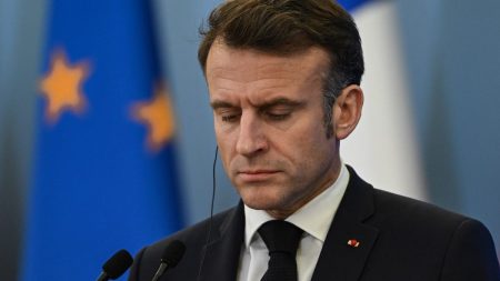 Macron: Discret depuis le gouvernement Bayrou, se concentre sur ses vœux aux Français Silencieux depuis la nomination du gouvernement Bayrou, Emmanuel Macron veut se projeter sur ses vœux aux Français