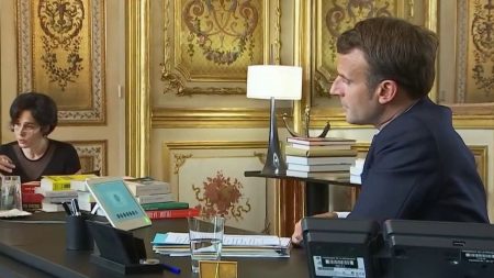 Nouveau gouvernement : Emmanuel Macron poursuit ses consultations, sans le RN et LFI