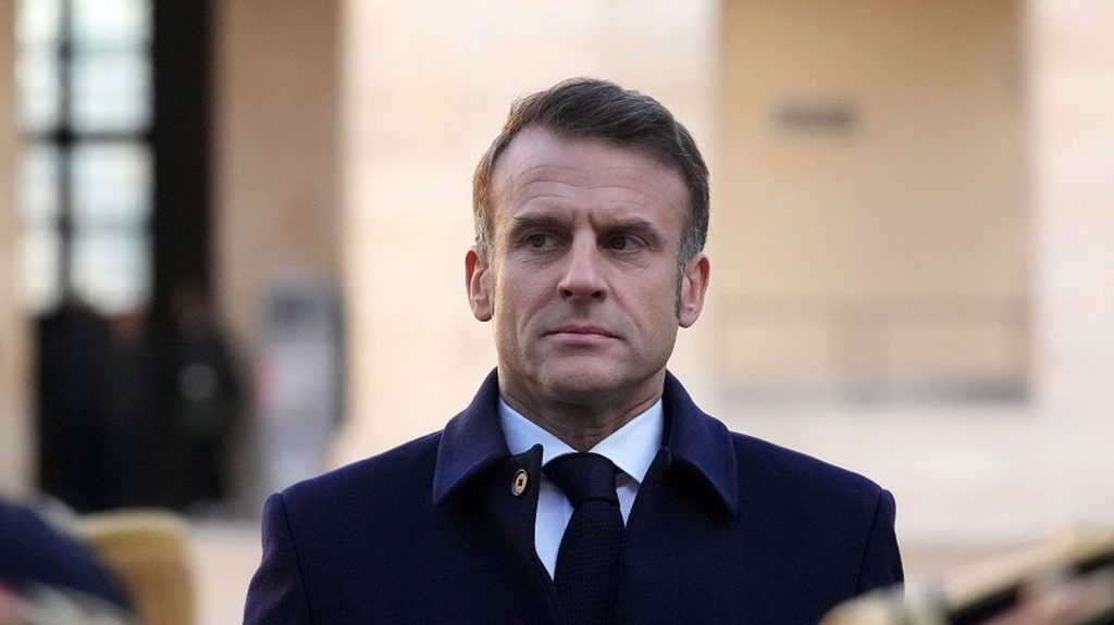 "Roi solo", "saboteur de la Ve République"... au lendemain de son allocution, la presse étrangère étrille Emmanuel Macron