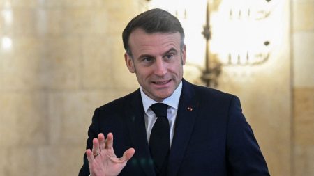 Nouveau gouvernement : Emmanuel Macron écourte sa visite en Pologne