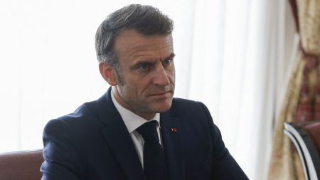 Vœux du 31 décembre : Emmanuel Macron prépare son allocution au Fort de Brégançon, avec l'espoir que "les Français sont capables de lui pardonner"