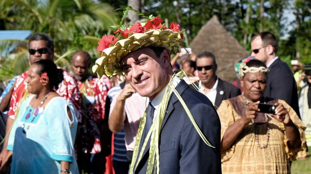 Spécialiste de la Nouvelle-Calédonie, la Réunion dans le Pacifique... Quels sont les liens entre Manuel Valls et les Outre-mer ?