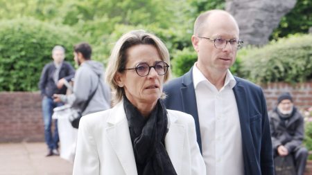 "Ça a brisé ma vie", réagit Mélanie Boulanger, ancienne maire de Canteleu, après sa relaxe définitive dans l'affaire de trafic de drogue