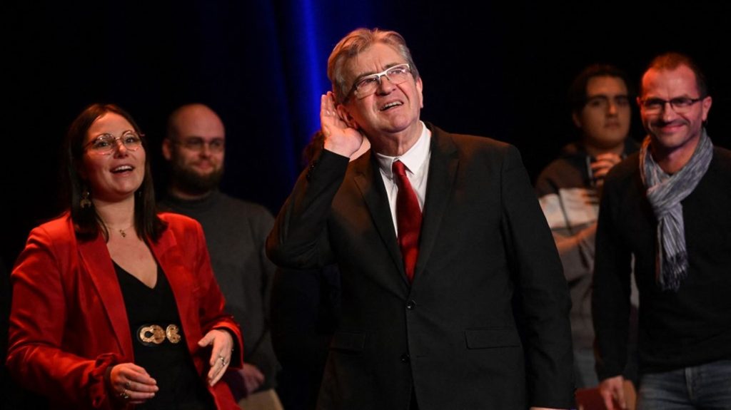 "Hors de question qu'on soit pris de court" : comment Jean-Luc Mélenchon s'agite pour provoquer une élection présidentielle anticipée