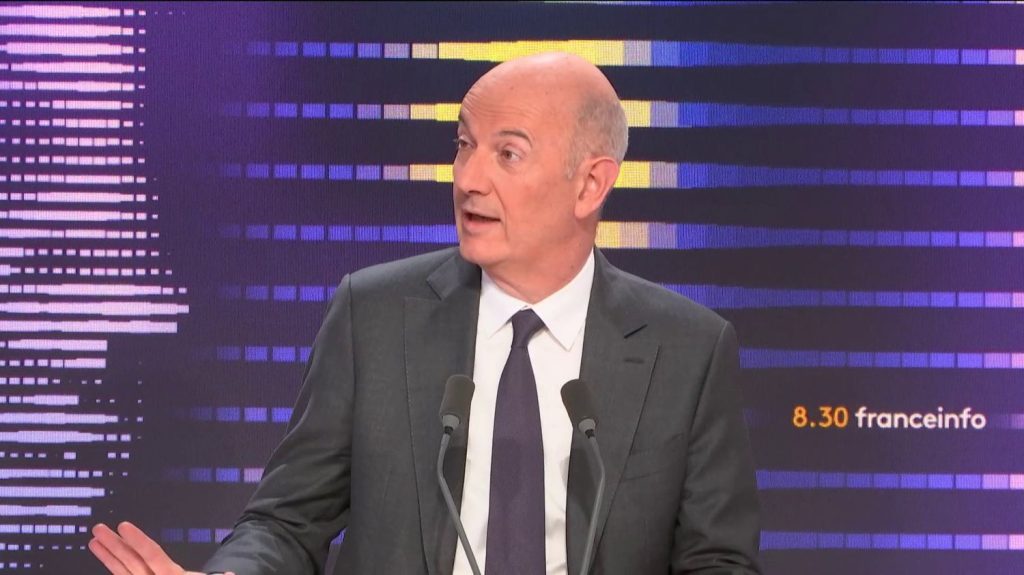 Menace de censure du gouvernement : Marine Le Pen est un "Machiavel aux petits pieds qui joue avec l'argent des Français", fustige Roland Lescure