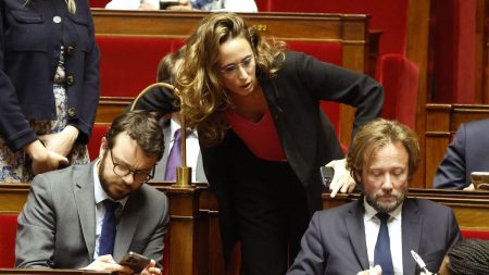 Michel Barnier renversé : la gauche divisée ne veut pas se rater Michel Barnier renversé, la gauche ne veut cette fois pas se rater mais apparaît divisée