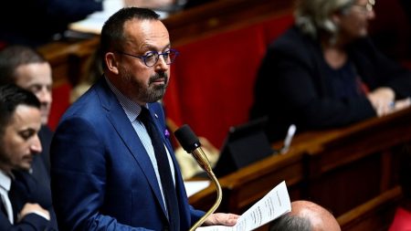 Le nouveau ministre de la Santé, accusé de soutenir le "lobby viticole", assure qu'il participera au "Dry January"