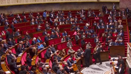 Motion de censure historique contre Barnier : une journée marquante à l’Assemblée nationale Motion de censure contre Michel Barnier : retour sur une journée historique à l’Assemblée nationale