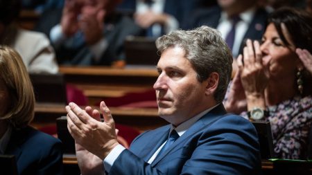 Motion de censure : le président LR du Sénat appelle à la responsabilité du Premier ministre et des députés. Motion de censure : "L'heure est à la prise de responsabilité, du Premier ministre et demain, celle des députés", affirme le président du groupe LR au Sénat