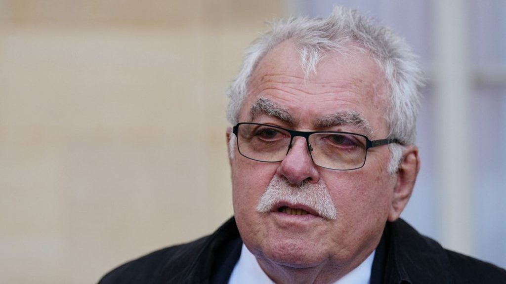 Motions de censure : "Il faut un Premier ministre de gauche", déclare le communiste André Chassaigne
