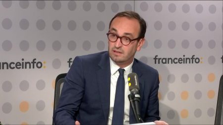 Motions de censure : un socle commun solide mais trop étroit, selon le député Thomas Cazenave Motions de censure : le socle commun "très solide" mais "pas assez large", s'inquiète le député macroniste Thomas Cazenave