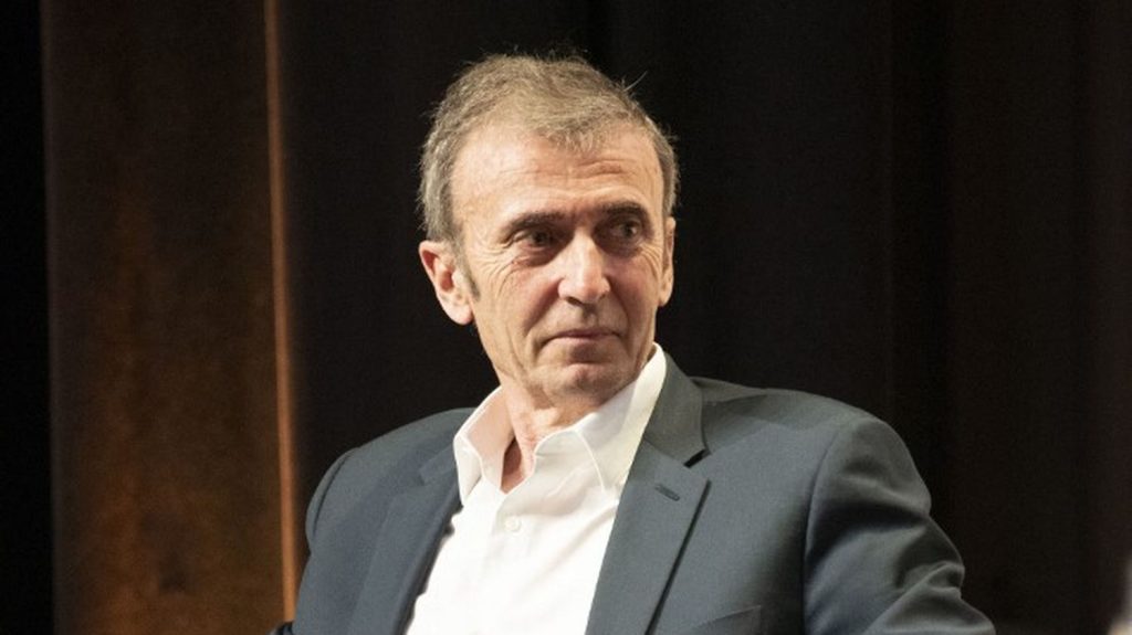 Nomination du Premier ministre : "le pays sera malgré tout à l'arrêt pendant de nombreux mois", craint le directeur général délégué d'Ipsos

          Après l'échec du gouvernement Barnier, le président de la République a consulté la majorité des groupes à l'Assemble nationale, excepté LFI et le RN, assurant rechercher un Premier ministre capable de tenir jusqu'en 2027. Pour Brice Teinturier, directeur général délégué de l'Institut Ipsos, le chef de l'État joue sa dernière carte.