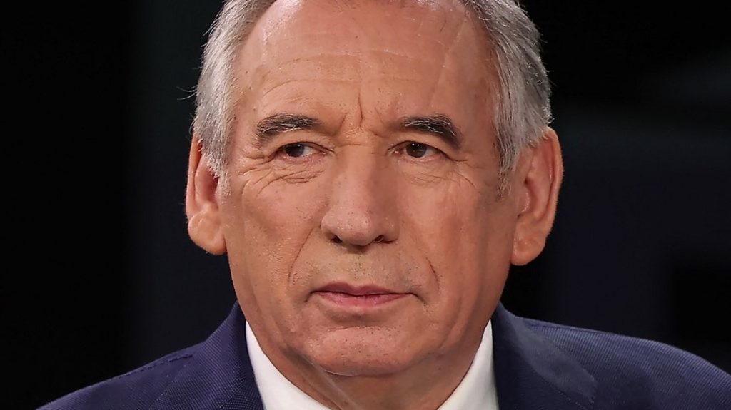 Nouveau gouvernement : comme demandé par LR, François Bayrou prend des engagements écrits sur des éléments de programme