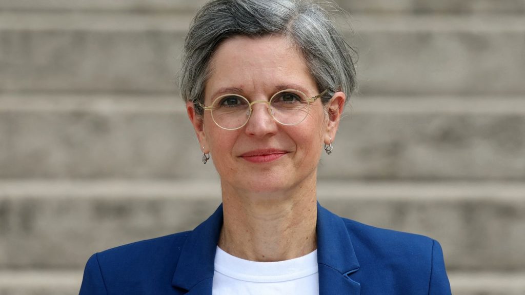 Nouveau gouvernement : "Il faut un gouvernement du NFP" et "que nous ne fassions pas de 49.3", prône Sandrine Rousseau