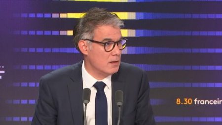 Olivier Faure prêt à discuter avant sa venue à l’Élysée sur l’arc de gouvernement "Arc de gouvernement" : "Je suis prêt à rentrer en discussions", avance Olivier Faure avant sa venue à l'Elysée