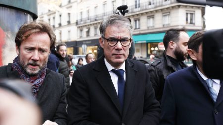 Nouveau gouvernement : la stratégie risquée du PS, ouvert à des "concessions réciproques", au risque de faire exploser le NFP