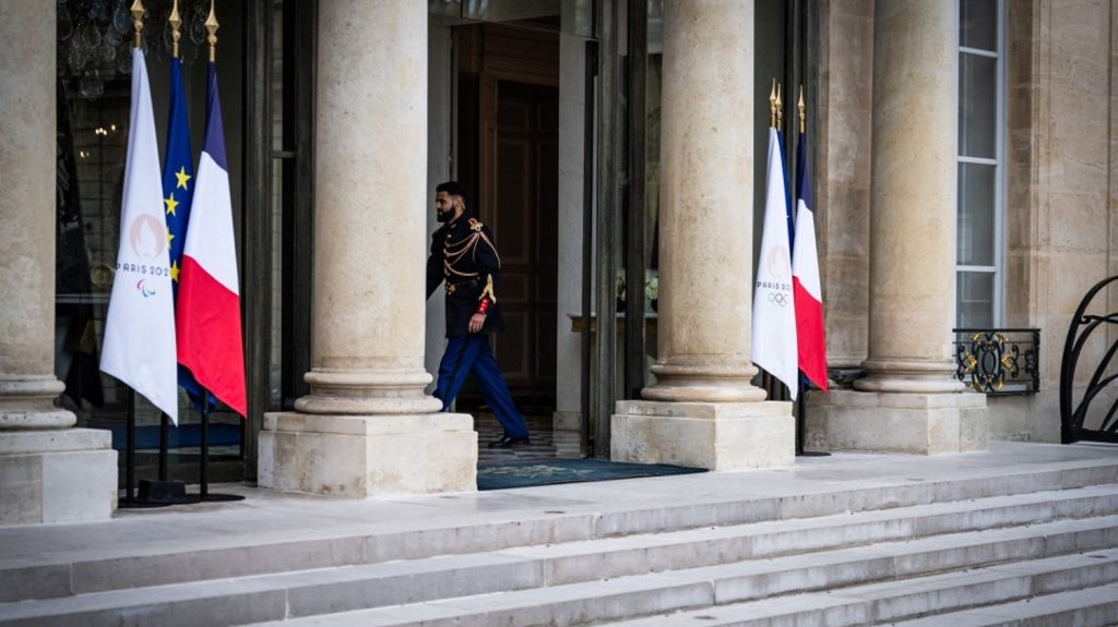 Recherche d'un nouveau gouvernement : à l'issue de la rencontre organisée par Emmanuel Macron, plusieurs personnalités politiques ont pris la parole