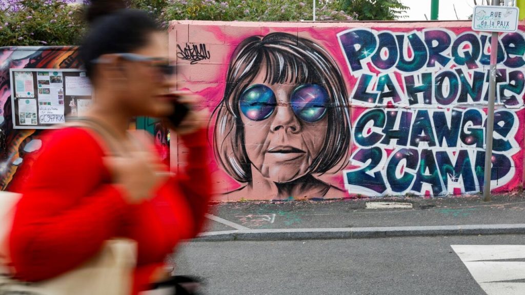 Un ex-mari dans un procès pour viol en France demande « pardon » à sa famille