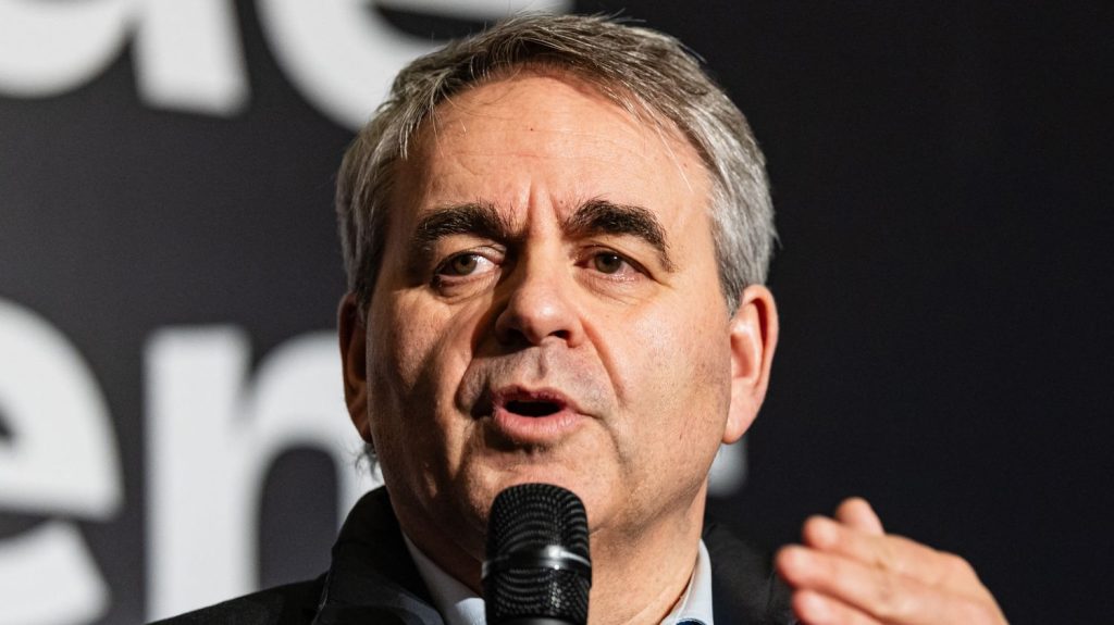 Xavier Bertrand annonce qu'il n'entrera pas dans le gouvernement Bayrou, "formé avec l'aval de Marine Le Pen"