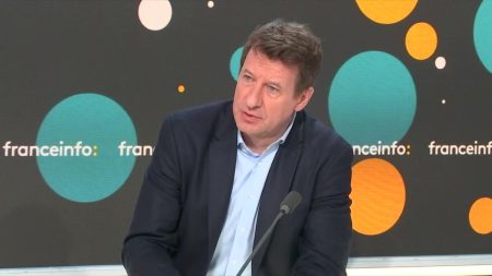 Yannick Jadot réclame un Premier ministre de gauche écologiste, ouvert au bloc central Censure du gouvernement Barnier : Yannick Jadot réclame un "Premier ministre issu de la gauche et des écologistes" et se dit "ouvert à des ministres du bloc central"