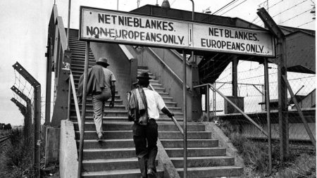 Comment le photographe en exil Ernest Cole a capturé le bilan humain de l'apartheid