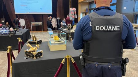 :
    Reportage




  



  


  
  Lingots d’or, Porsche, Rolex… L’Etat organise la plus grosse vente aux enchères de biens de fraudeurs