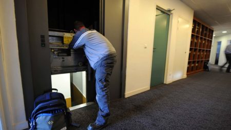 Accélération des dépannages d’ascenseurs : la profession critique son rôle de bouc émissaire Proposition de loi pour accélérer les dépannages d'ascenseurs : "C'est un peu facile de trouver les ascensoristes comme boucs émissaires", déplore la profession