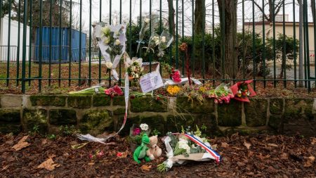 :
    le dernier publié



  



  


      

  

  
    
    Attaques au couteau : "Les parents doivent dire qu'on ne règle pas ses comptes soi-même", affirme le secrétaire académique du SNPEN-Unsa

          Alors qu'un jeune de 14 ans est décédé ce week-end d'une attaque à l'arme blanche à Paris, Nicolas Bray, secrétaire académique pour Paris du SNPDEN-Unsa, et proviseur du lycée Fénelon à Paris indique avoir parfois, lui-même, été confronté à des élèves apportant un couteau, "mais ça n'est ni régulier, ni fréquent".
    
    
          Diffusé le 29/01
                      
        3min