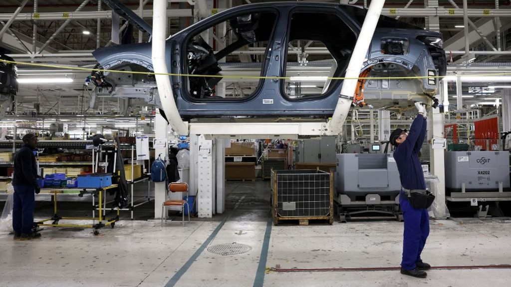 Ventes en baisse, plans sociaux, secteur électrique à la peine… On vous explique pourquoi le marché de l'automobile en France fait grise mine