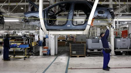 Automobile en France : ventes en baisse, plans sociaux, secteur électrique en difficulté Ventes en baisse, plans sociaux, secteur électrique à la peine… On vous explique pourquoi le marché de l'automobile en France fait grise mine